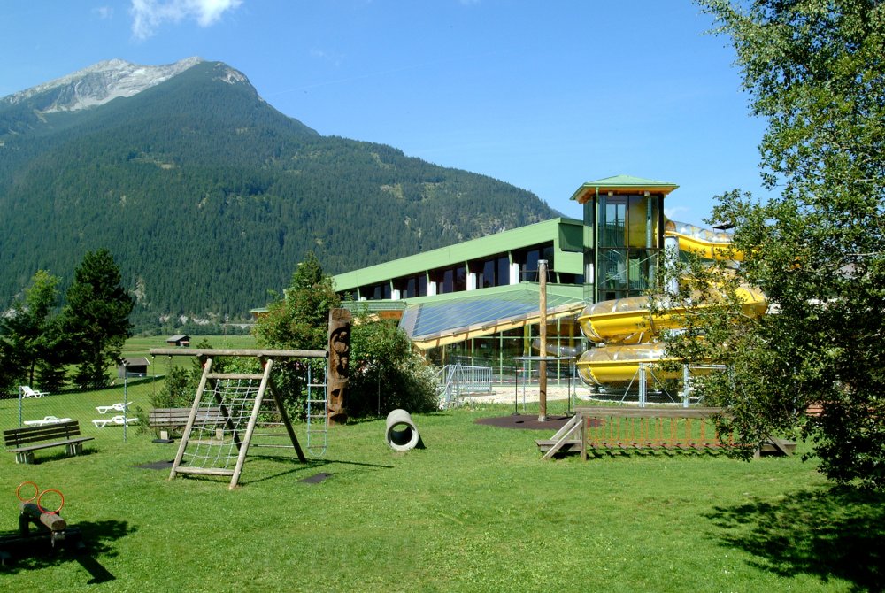 c_familienbad_ehrwald_sommer1.jpg