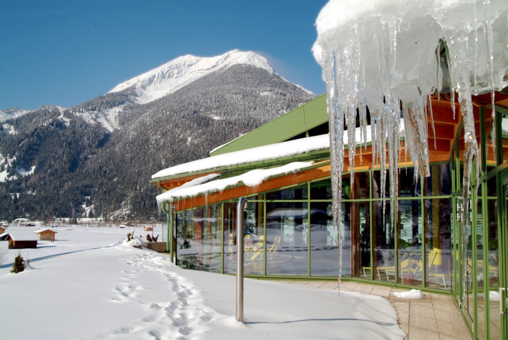 c_familienbad_ehrwald_winter.jpg