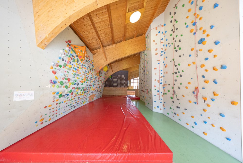 kletterhalle-ehrwald-2-c-tiroler-zugspitz-arena-valentin-schennach.jpg